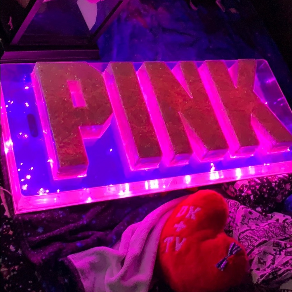 Hold pink light